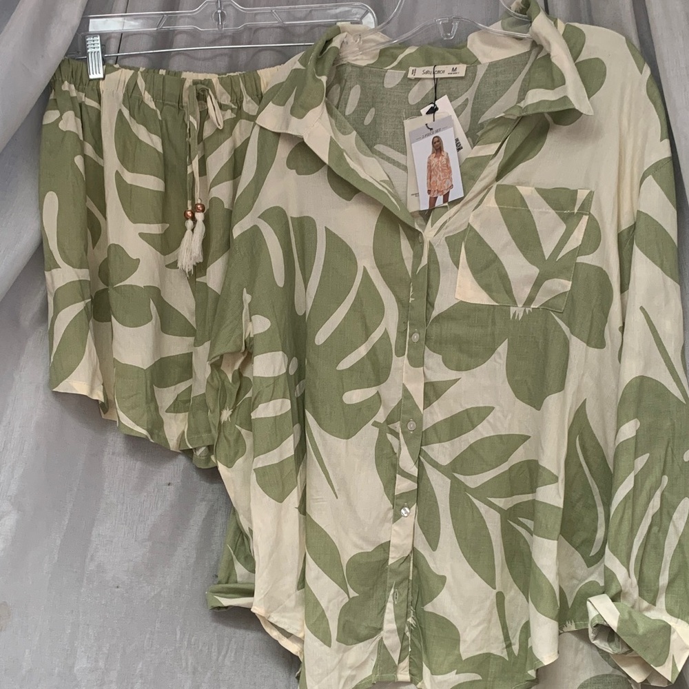 Soft Surroundings Green and Cream Leaf-Print Button-Down Shirt